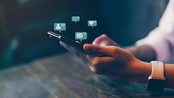 玩soul App有1年以上的朋友，现在你选择坚持还是卸载？为什么？